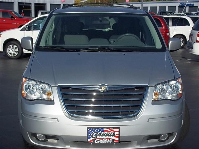 Chrysler Town and Country 2008 photo 1