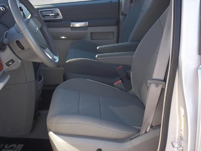 Chrysler Town and Country 2008 photo 5