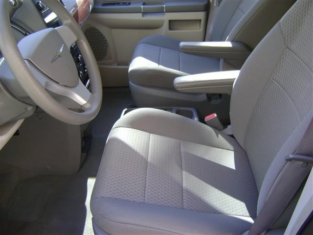 Chrysler Town and Country 2008 photo 4