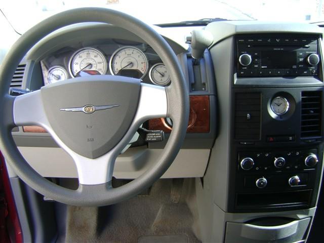 Chrysler Town and Country 2008 photo 5