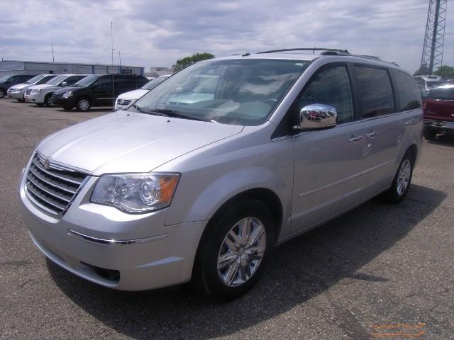 Chrysler Town and Country SLT 25 MiniVan