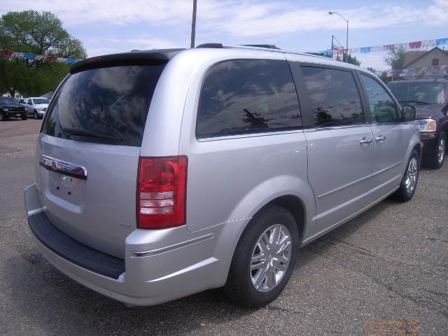Chrysler Town and Country 2008 photo 1