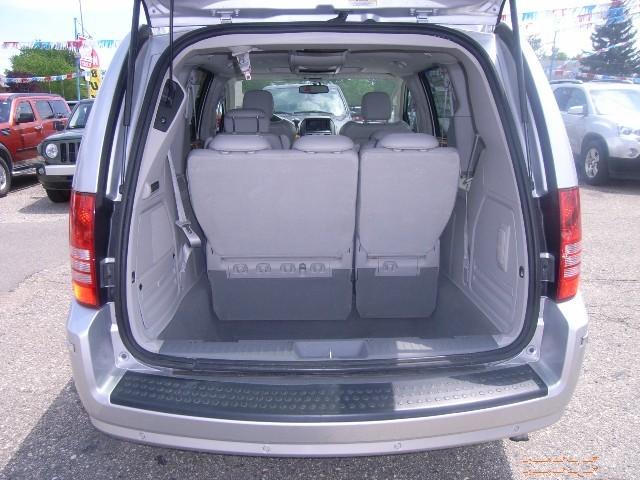 Chrysler Town and Country 2008 photo 4