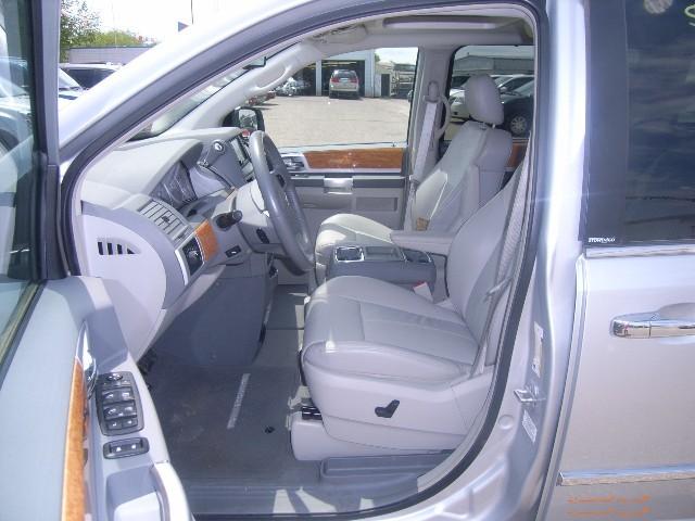 Chrysler Town and Country 2008 photo 5