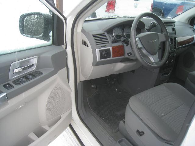 Chrysler Town and Country 2008 photo 4