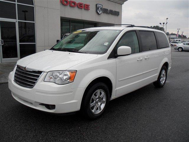 Chrysler Town and Country 2008 photo 1