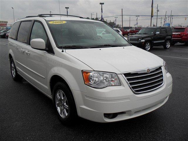 Chrysler Town and Country 2008 photo 2