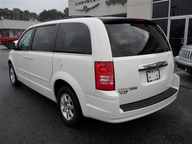 Chrysler Town and Country 2008 photo 4