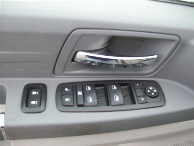 Chrysler Town and Country 2008 photo 5