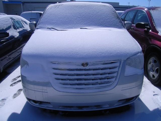 Chrysler Town and Country 2008 photo 1