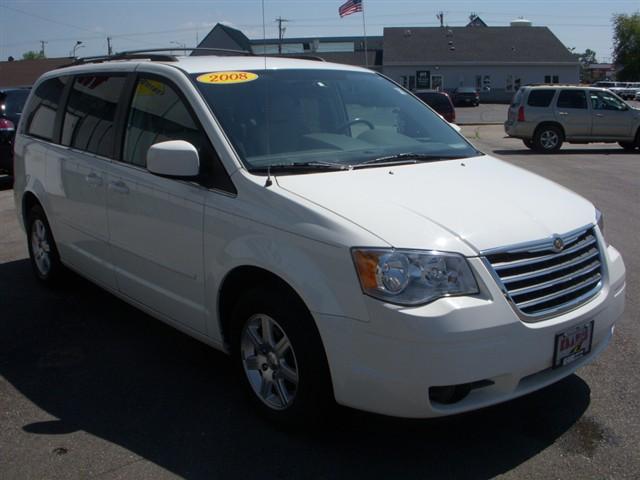 Chrysler Town and Country 2008 photo 2