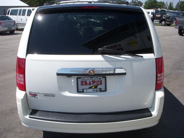 Chrysler Town and Country 2008 photo 4