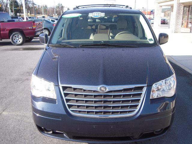 Chrysler Town and Country 2008 photo 1