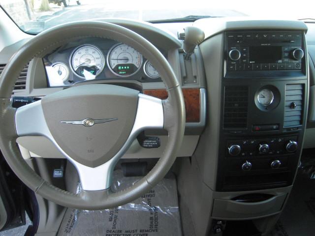 Chrysler Town and Country 2008 photo 5
