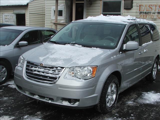 Chrysler Town and Country 3.5 MiniVan
