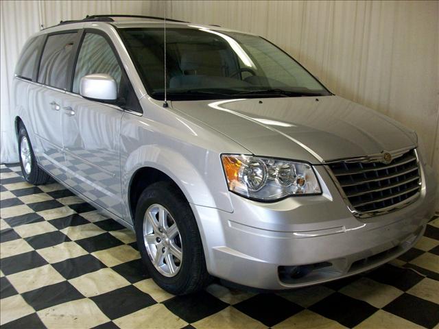 Chrysler Town and Country 2008 photo 2
