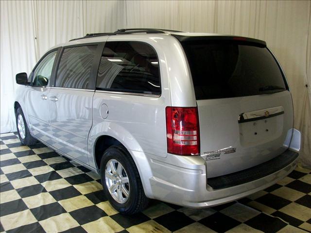 Chrysler Town and Country 2008 photo 3