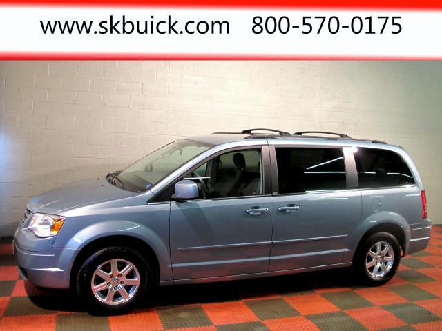 Chrysler Town and Country 2008 photo 1