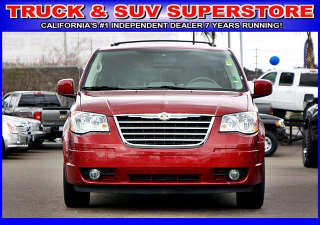 Chrysler Town and Country 2008 photo 1