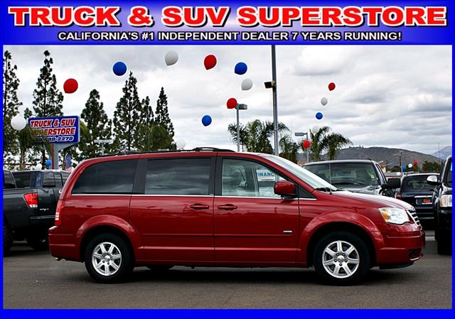 Chrysler Town and Country 2008 photo 2