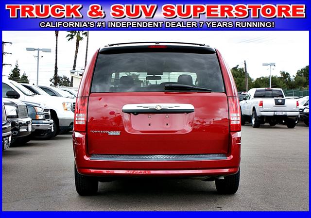 Chrysler Town and Country 2008 photo 5