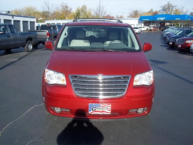 Chrysler Town and Country 2008 photo 1