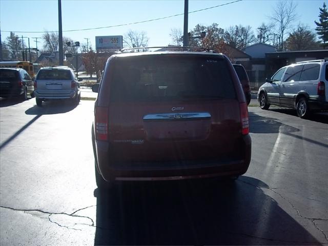 Chrysler Town and Country 2008 photo 3