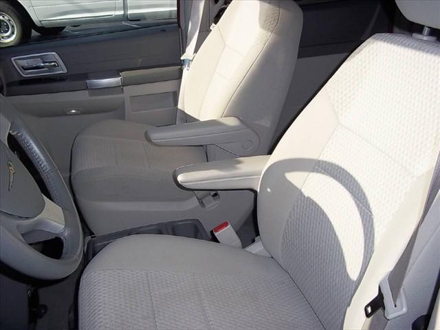 Chrysler Town and Country 2008 photo 5