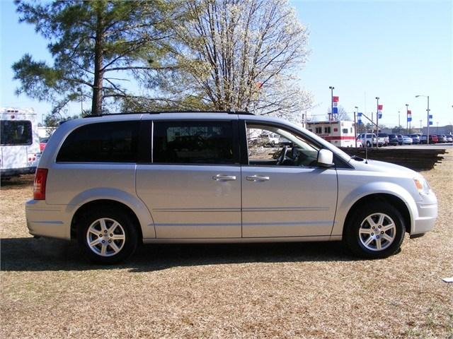 Chrysler Town and Country 2008 photo 1