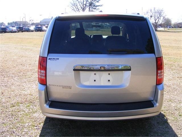 Chrysler Town and Country 2008 photo 3