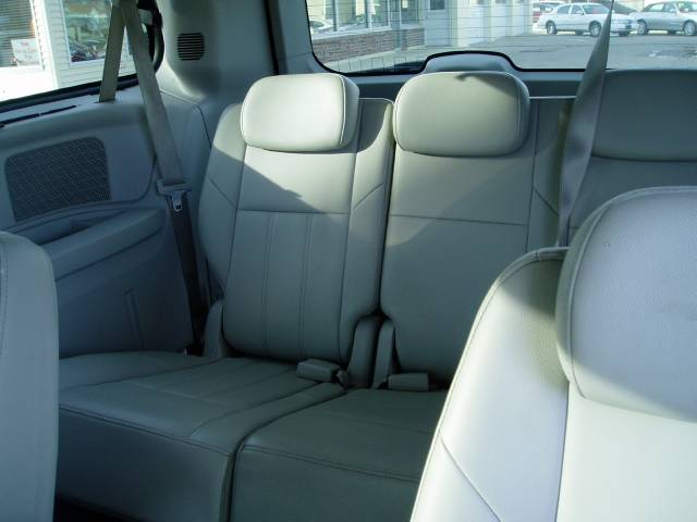 Chrysler Town and Country 2008 photo 1