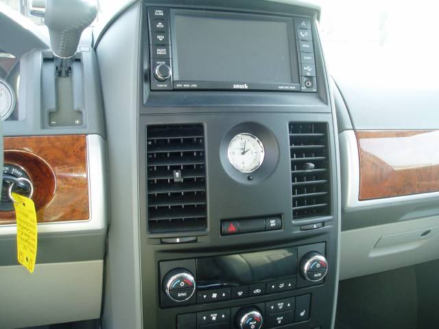 Chrysler Town and Country 2008 photo 4