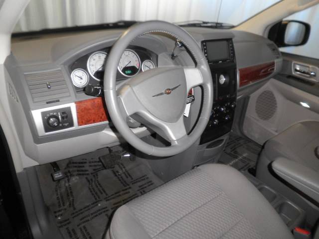 Chrysler Town and Country 2008 photo 5