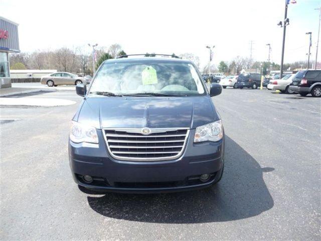Chrysler Town and Country 2008 photo 1