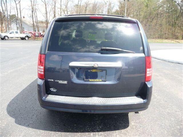 Chrysler Town and Country 2008 photo 3