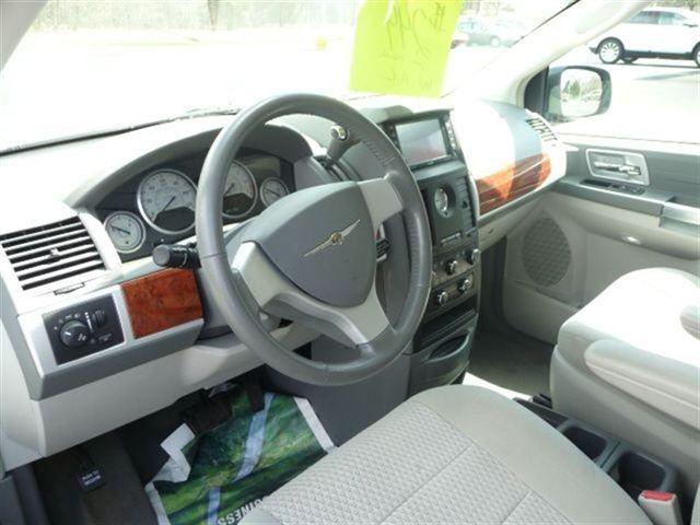 Chrysler Town and Country 2008 photo 4