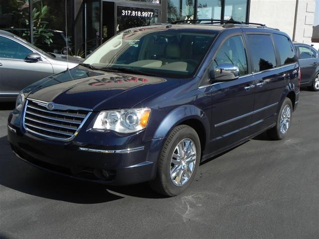 Chrysler Town and Country 2008 photo 3