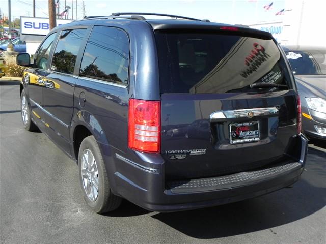 Chrysler Town and Country 2008 photo 4