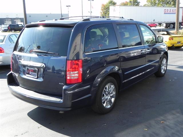 Chrysler Town and Country 2008 photo 5