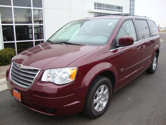 Chrysler Town and Country 2008 photo 1