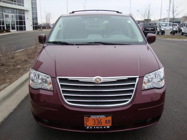 Chrysler Town and Country 2008 photo 2