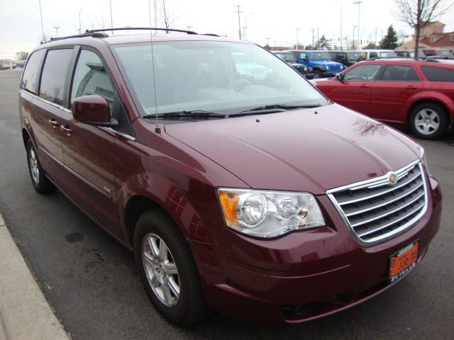 Chrysler Town and Country 2008 photo 3