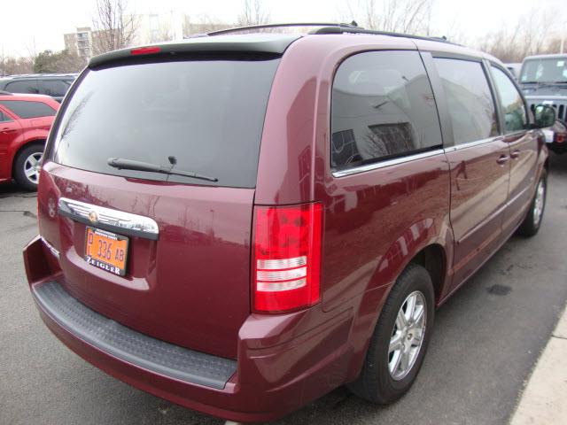 Chrysler Town and Country 2008 photo 4