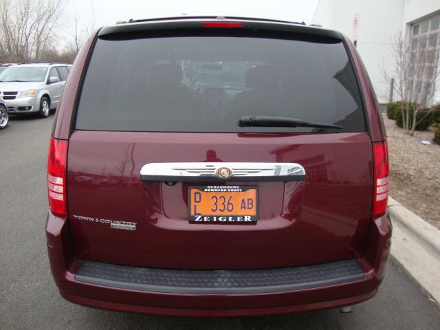 Chrysler Town and Country 2008 photo 5