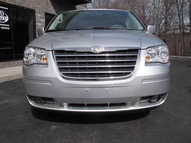 Chrysler Town and Country 2008 photo 5