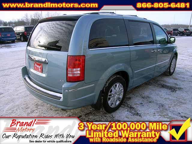 Chrysler Town and Country 2008 photo 2