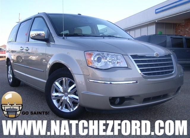 Chrysler Town and Country SLT 25 MiniVan