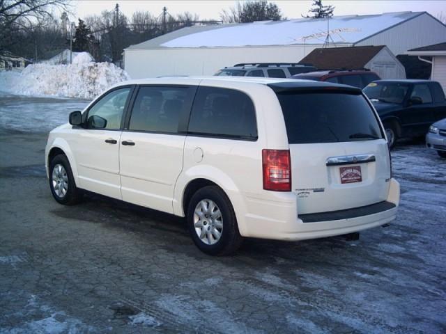Chrysler Town and Country 2008 photo 2