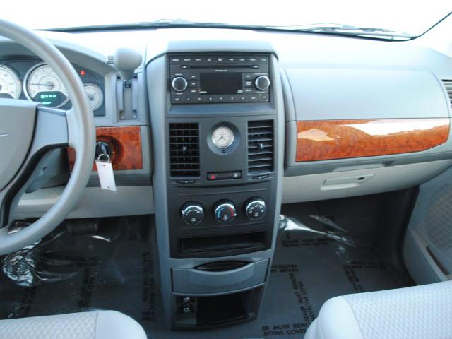 Chrysler Town and Country 2008 photo 4