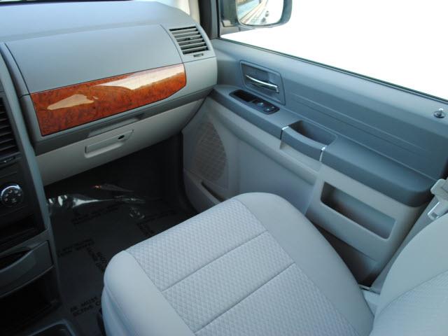 Chrysler Town and Country 2008 photo 5